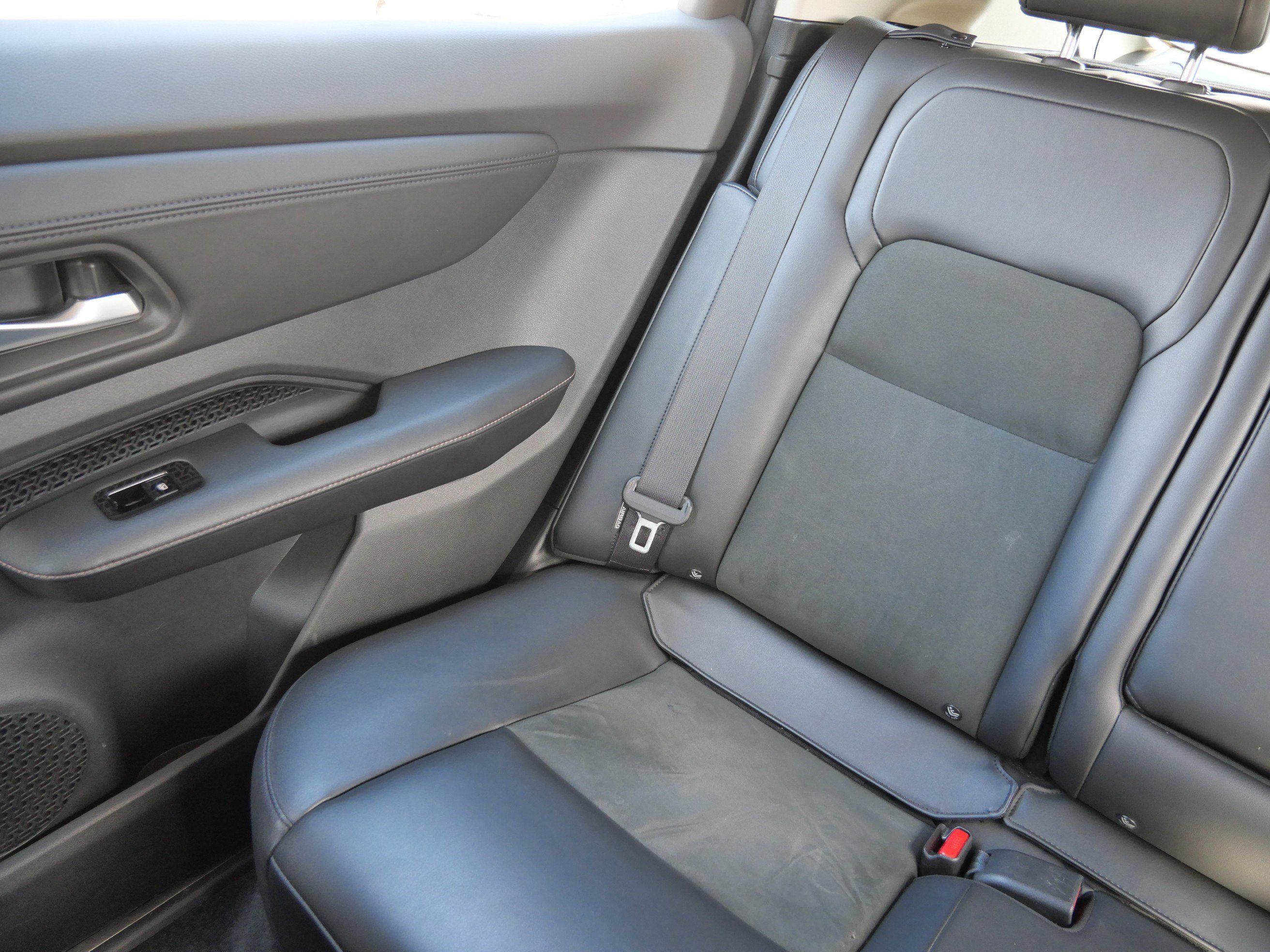 Used 2023 Nissan Ariya AWD image 12