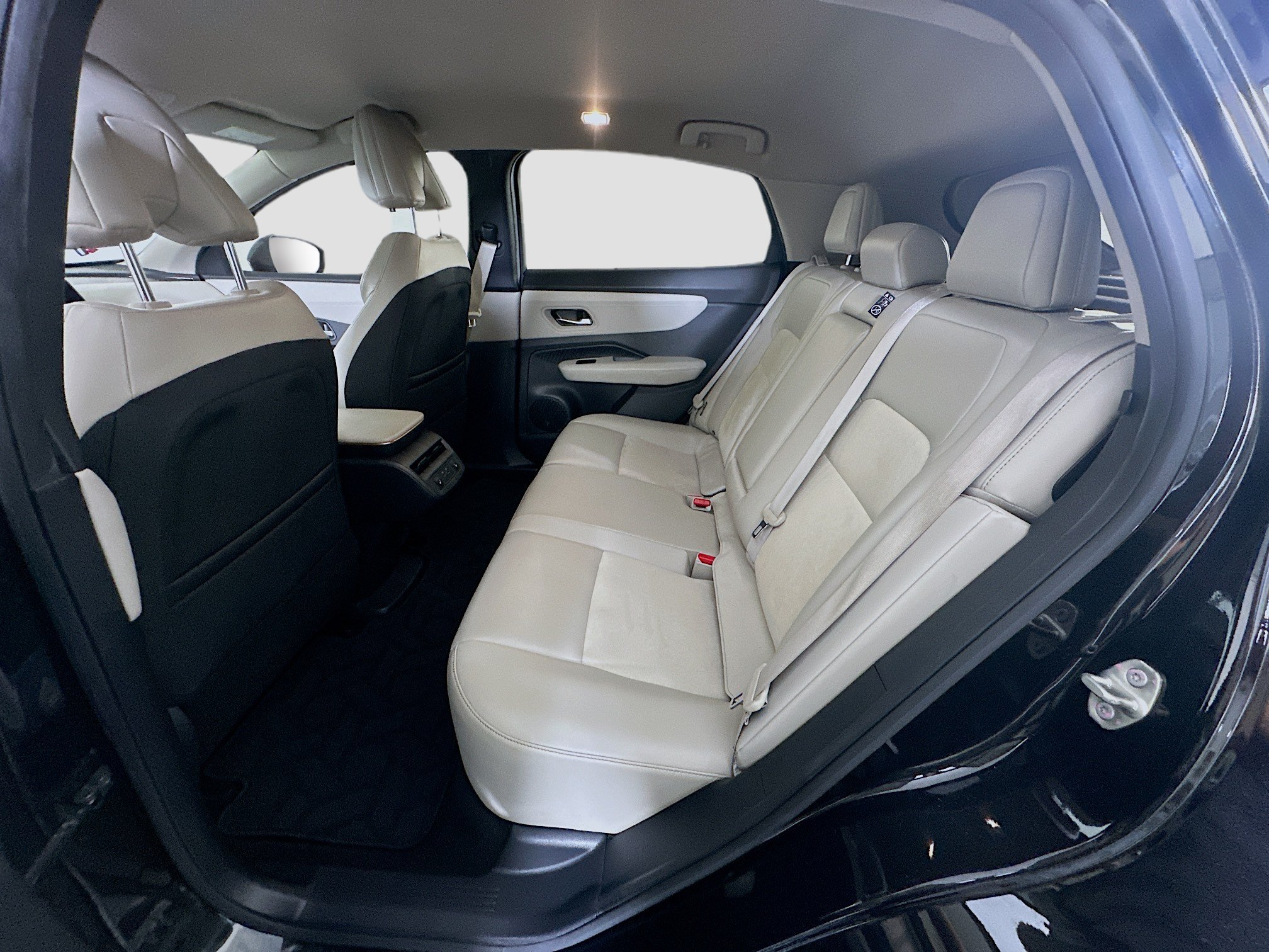 Used 2023 Nissan Ariya FWD image 29
