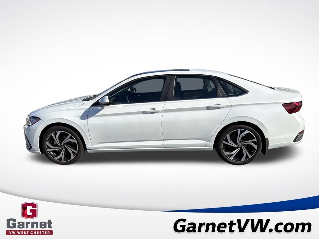 Used 2025 Volkswagen Jetta SEL image 2