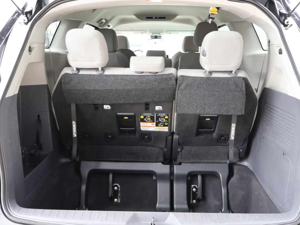 Used 2024 Toyota Sienna LE FWD image 14
