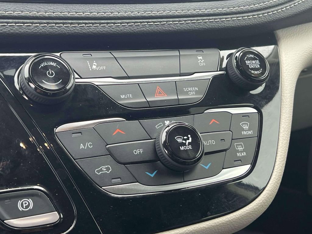 Used 2022 Chrysler Pacifica Touring-L FWD image 34