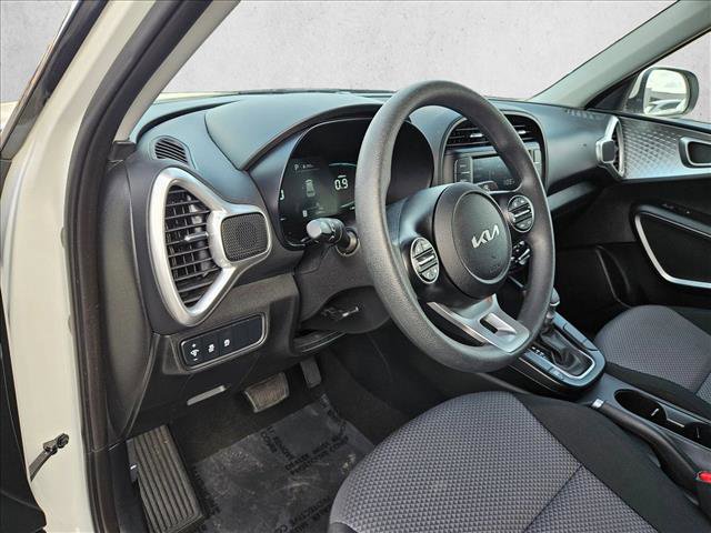 Used 2025 Kia Soul LX w/ LX Technology Package FWD image 10