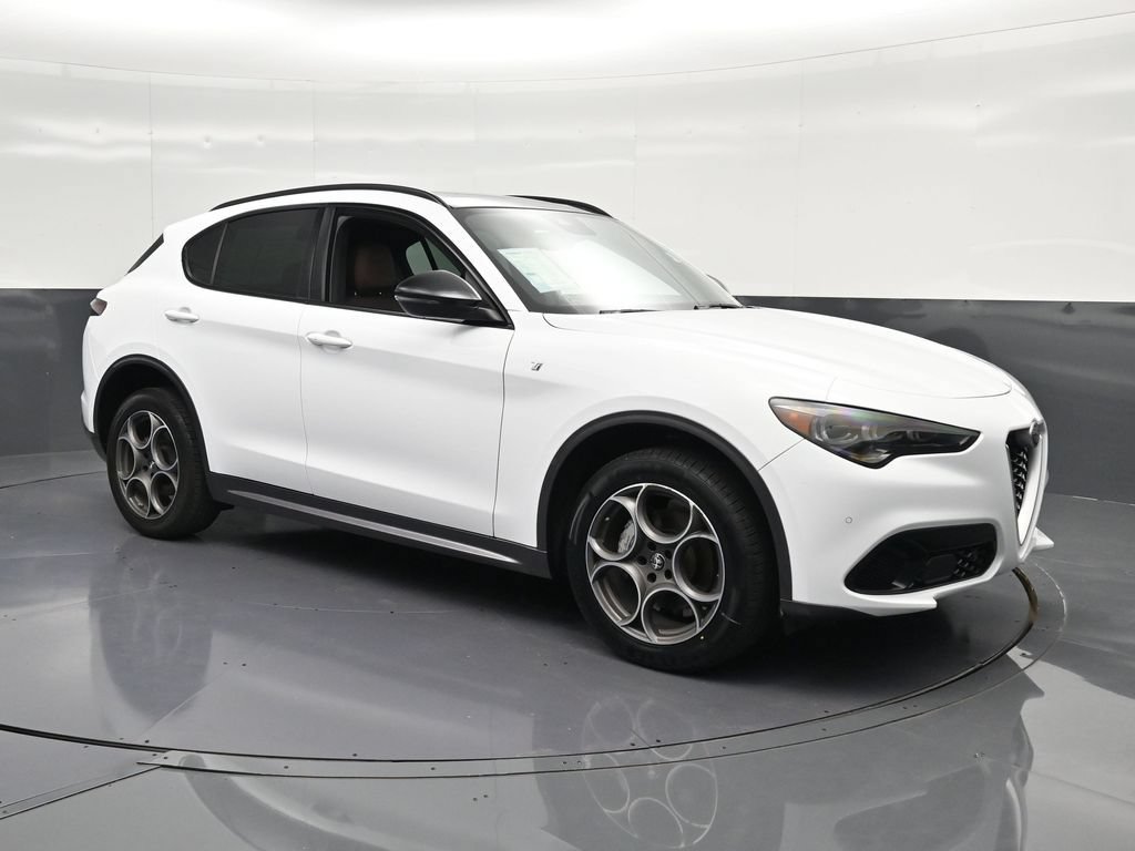 Used 2024 Alfa Romeo Stelvio Ti w/ Active Assist Plus Package AWD/4WD image 5