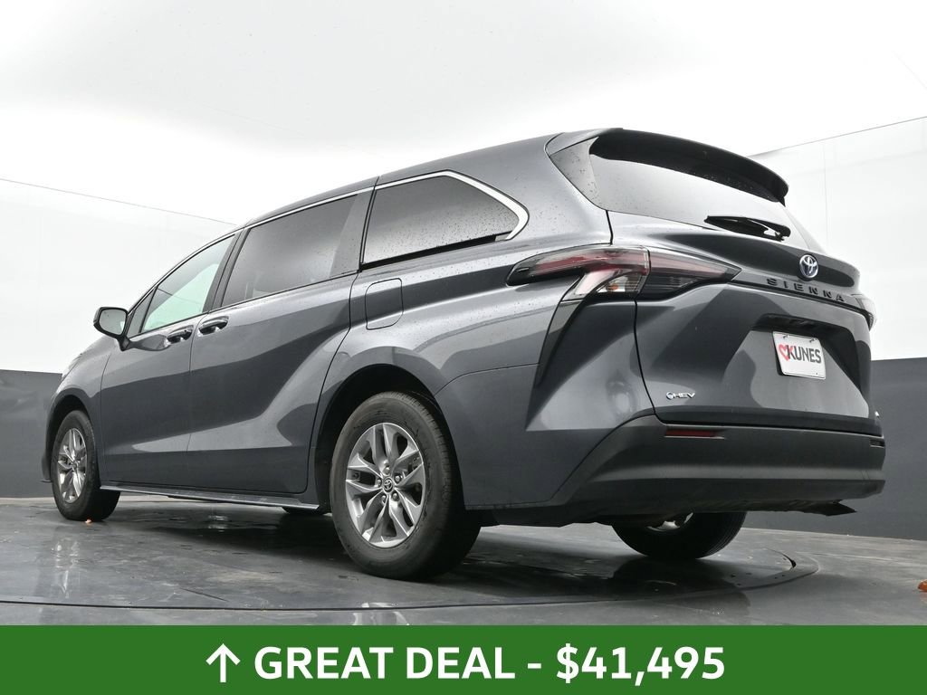 Used 2025 Toyota Sienna LE image 47