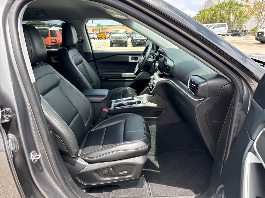 Used 2024 Ford Explorer XLT w/ Equipment Group 202A RWD image 24