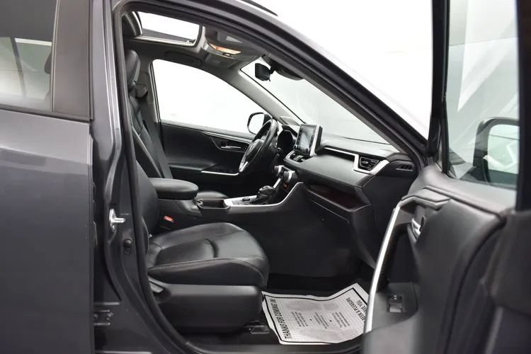 Used 2021 Toyota RAV4 Limited w/ Limited Grade Weather Package AWD/4WD image 17