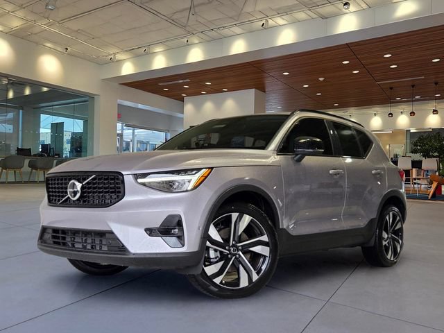 New 2026 Volvo XC40 B4 Plus w/ Climate Package FWD image 3