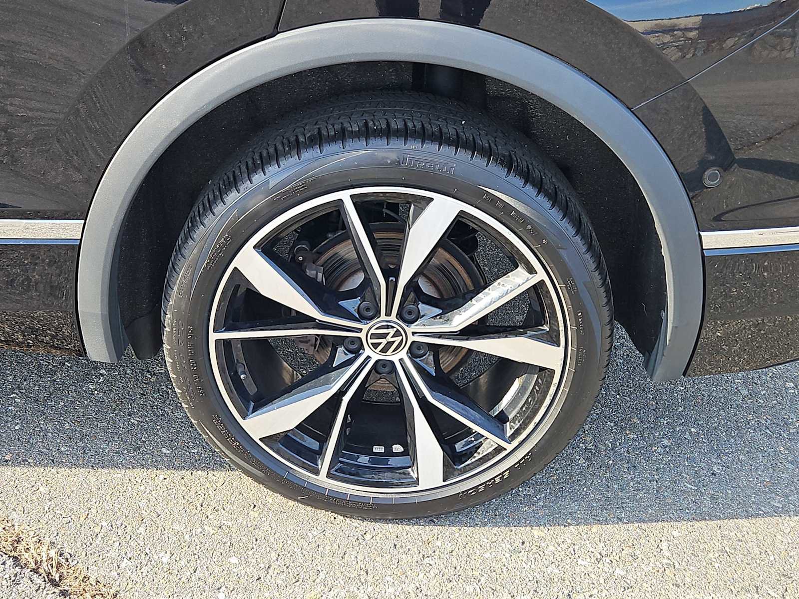 Certified 2023 Volkswagen Tiguan SEL R-Line image 8