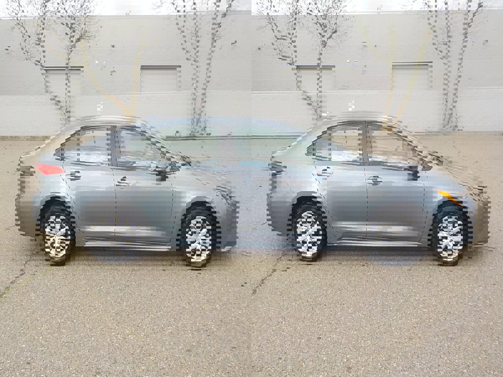 Used 2025 Toyota Corolla LE FWD image 3