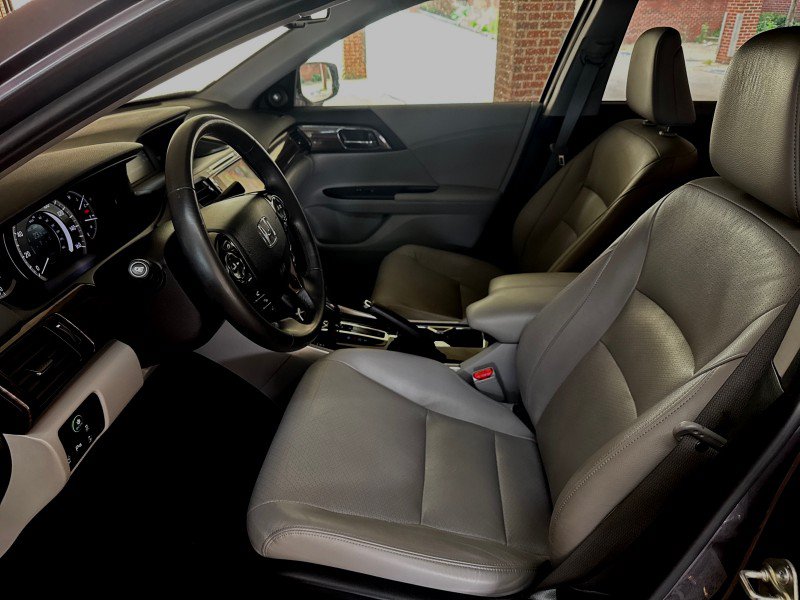 Used 2017 Honda Accord Touring image 15