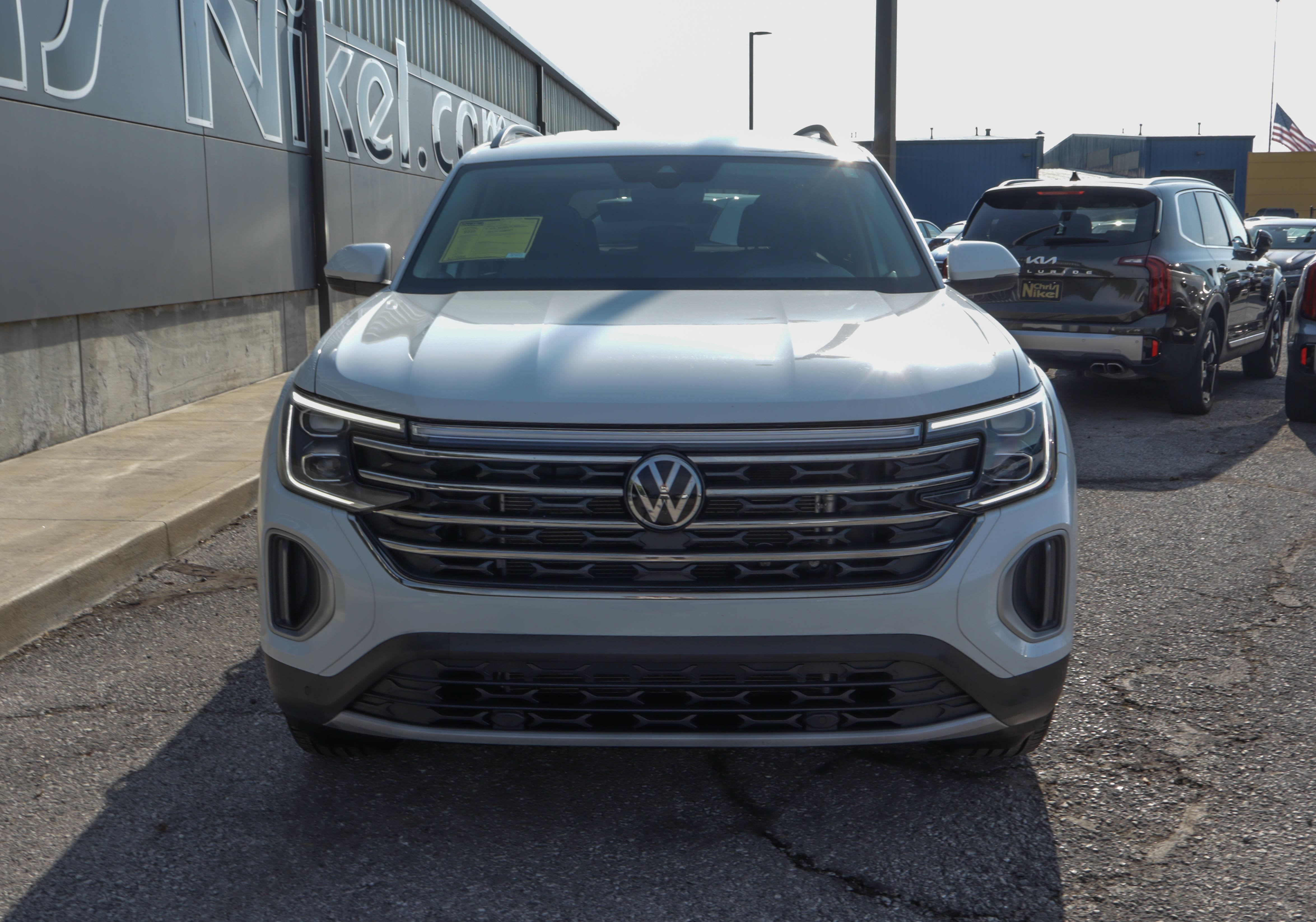 Used 2025 Volkswagen Atlas SE FWD image 2