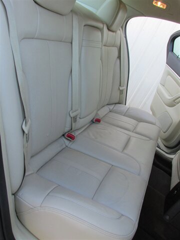 Used 2014 Lincoln MKS AWD image 16