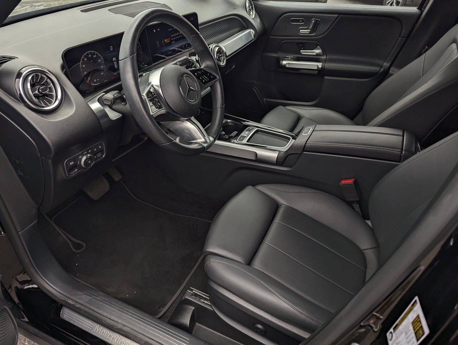Used 2024 Mercedes-Benz GLB 250 image 9