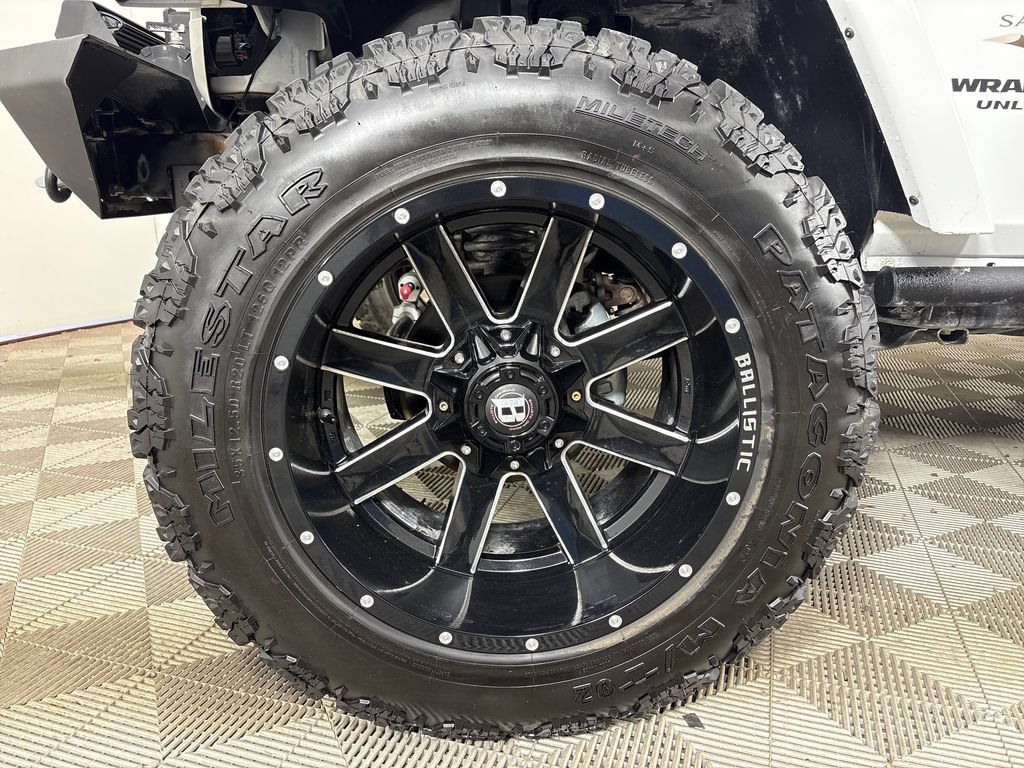 Used 2017 Jeep Wrangler Unlimited Sahara w/ Connectivity Group AWD/4WD image 13