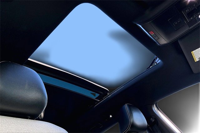 Used 2022 Volkswagen Atlas Cross Sport SEL R-Line image 27