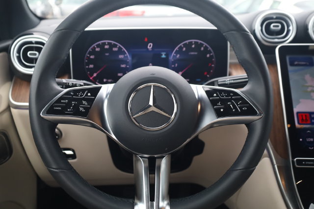 Used 2025 Mercedes-Benz GLC 300 image 15