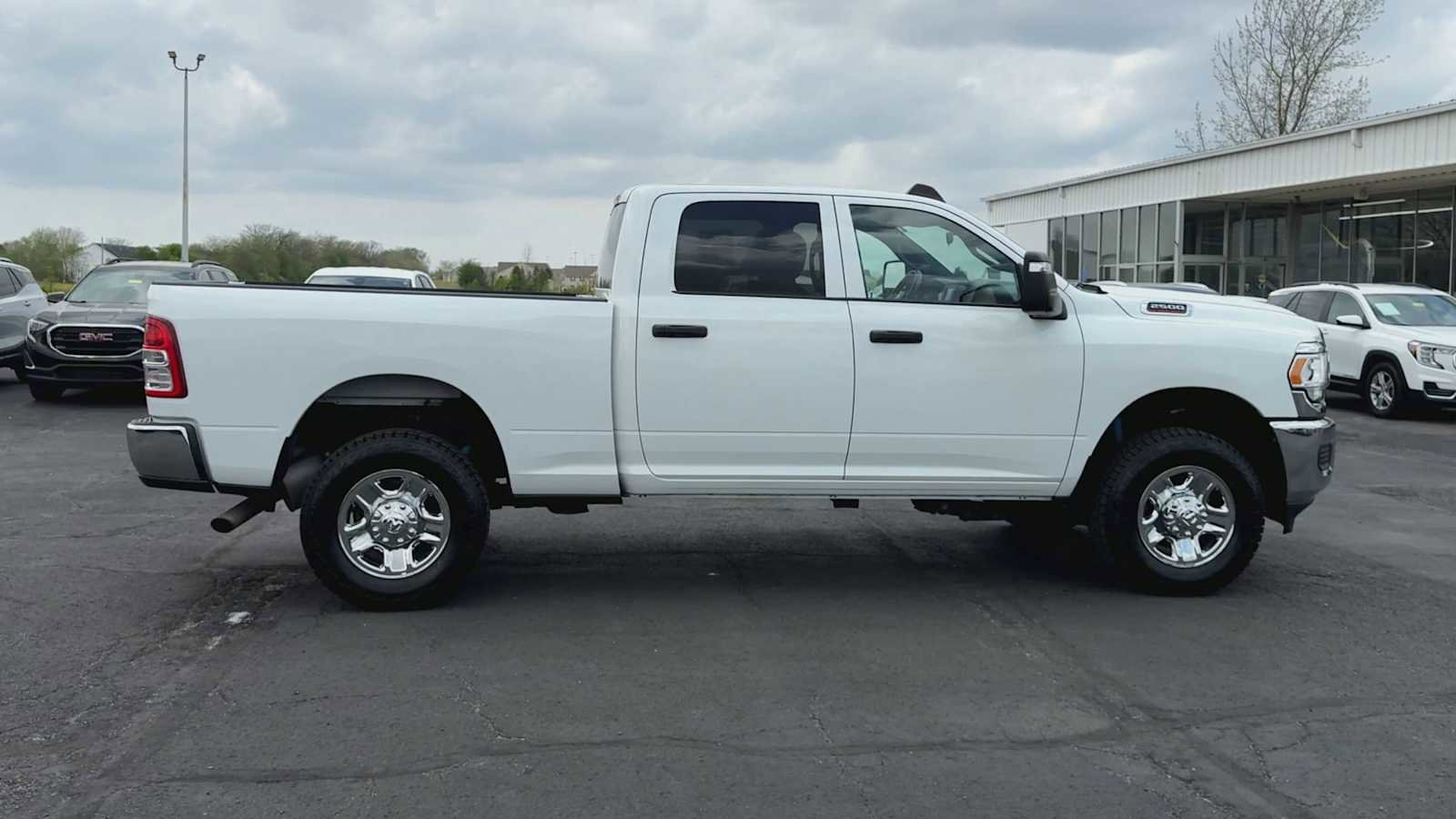 Used 2023 RAM 2500 Tradesman w/ Chrome Appearance Group AWD/4WD image 9