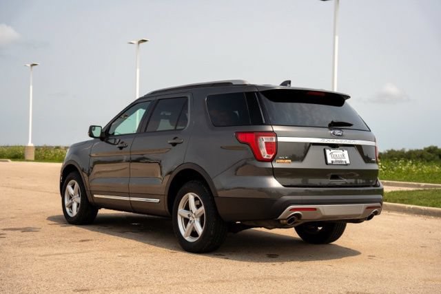 Used 2017 Ford Explorer XLT AWD/4WD image 5