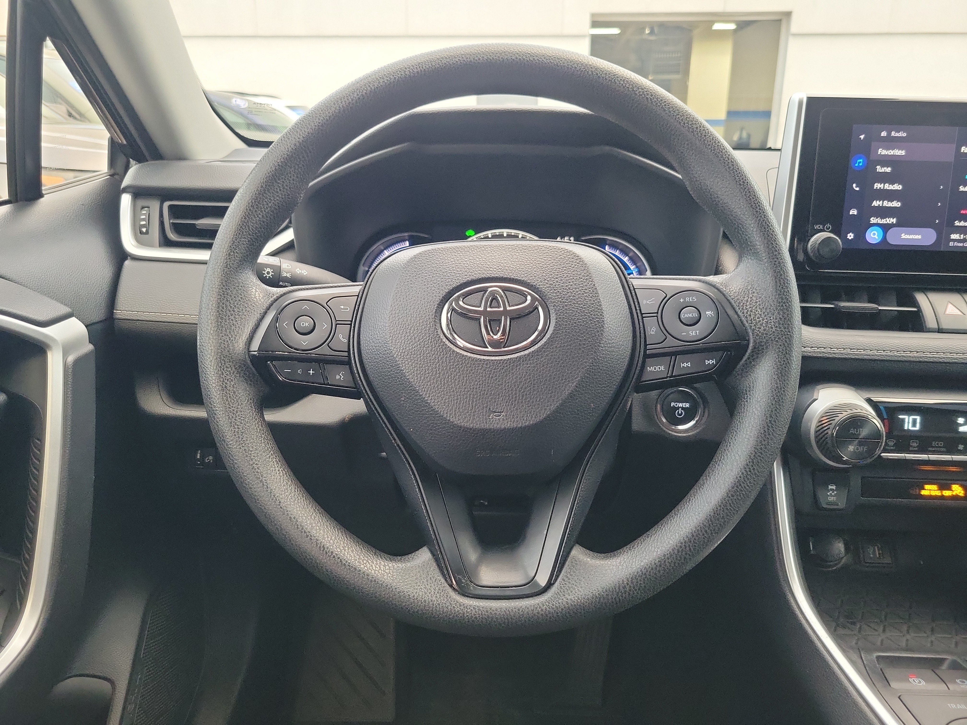 Used 2025 Toyota RAV4 XLE AWD/4WD image 16