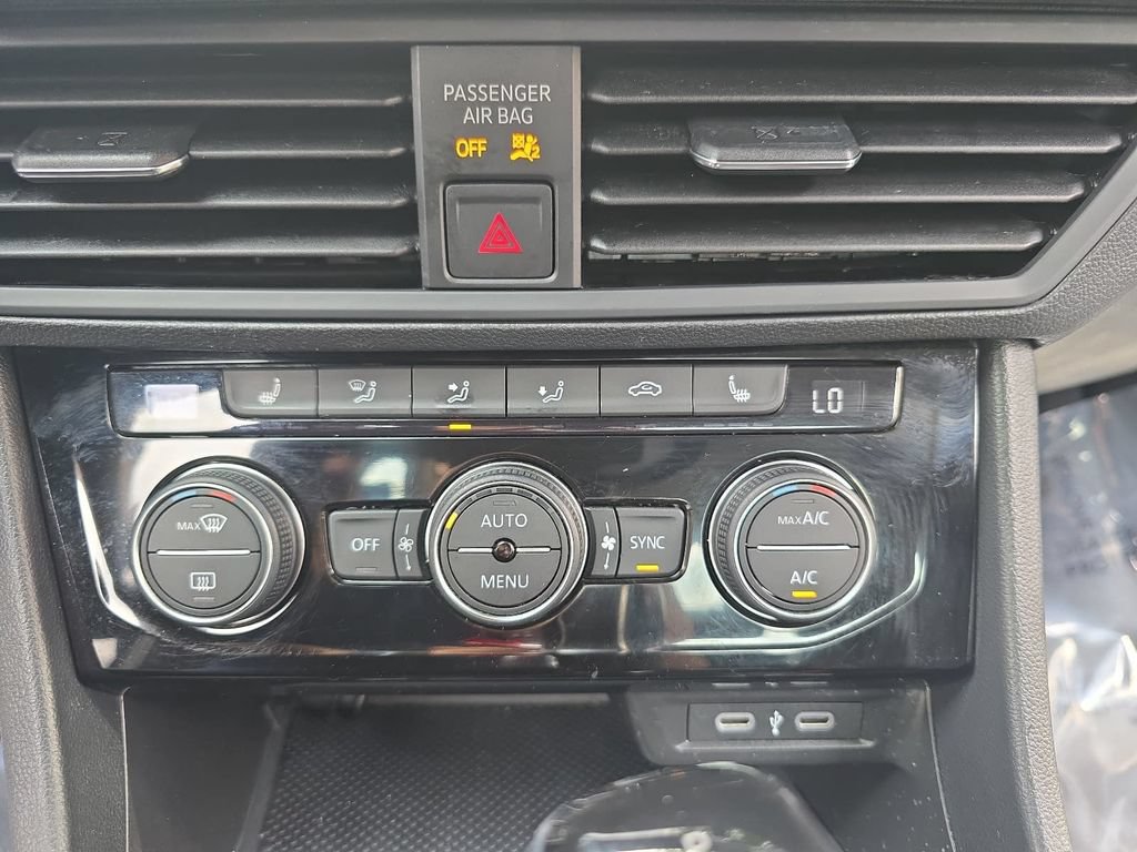 Used 2024 Volkswagen Jetta SE FWD image 20