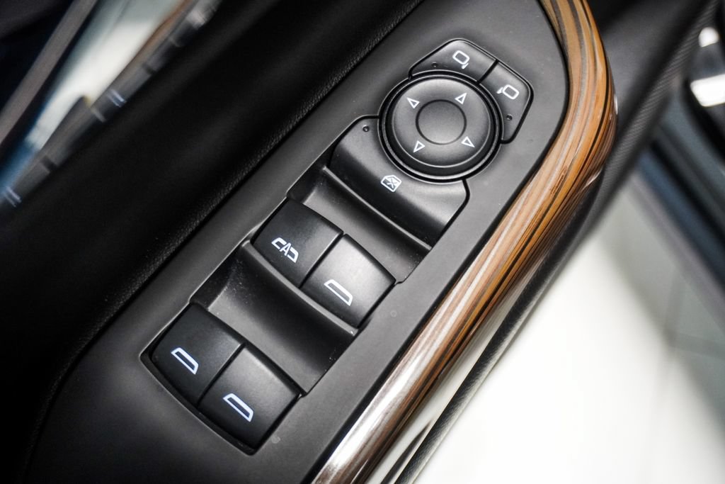 Used 2021 GMC Acadia SLE w/ Driver Convenience Package FWD image 18