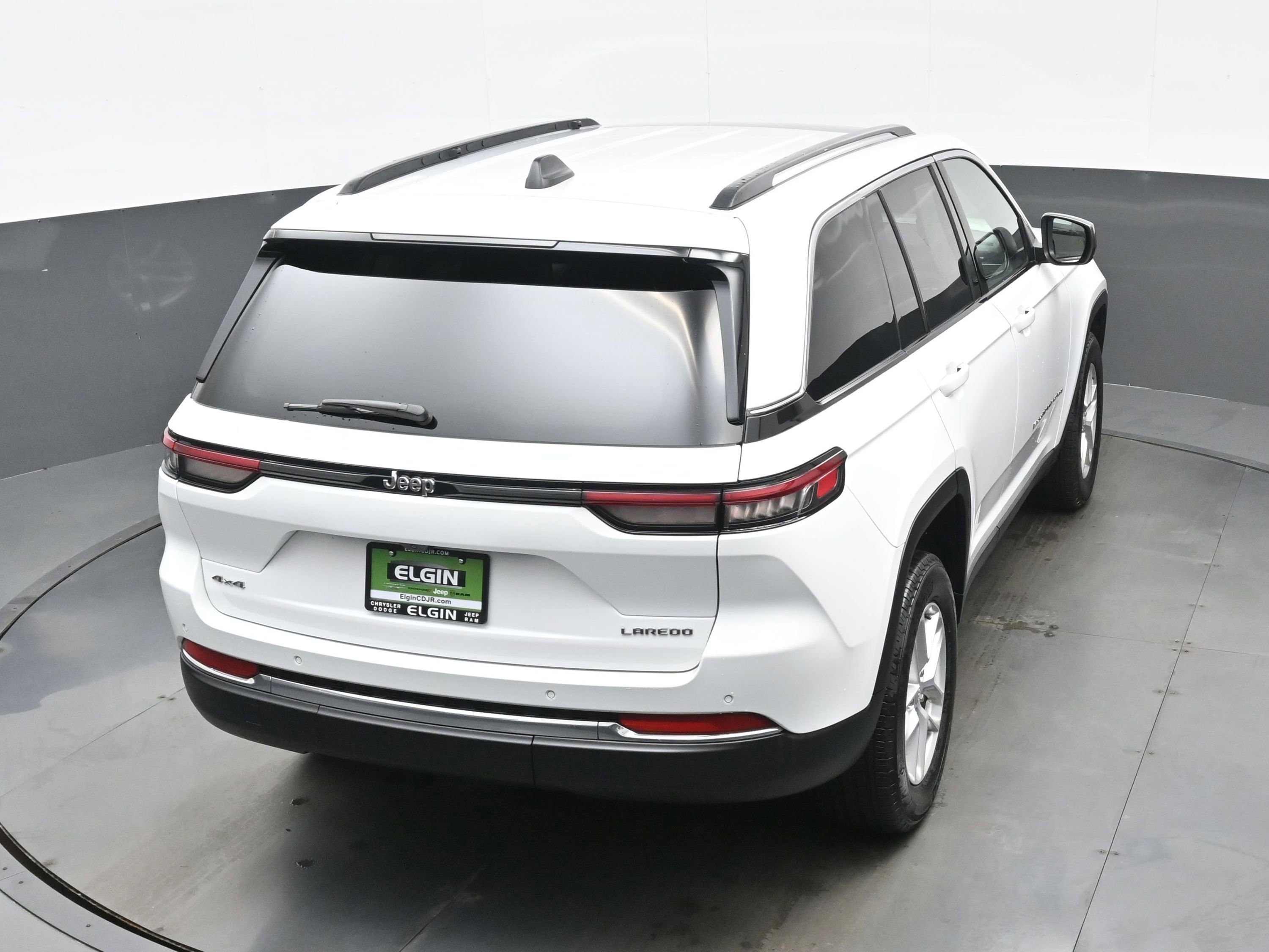 Used 2024 Jeep Grand Cherokee Laredo X image 38