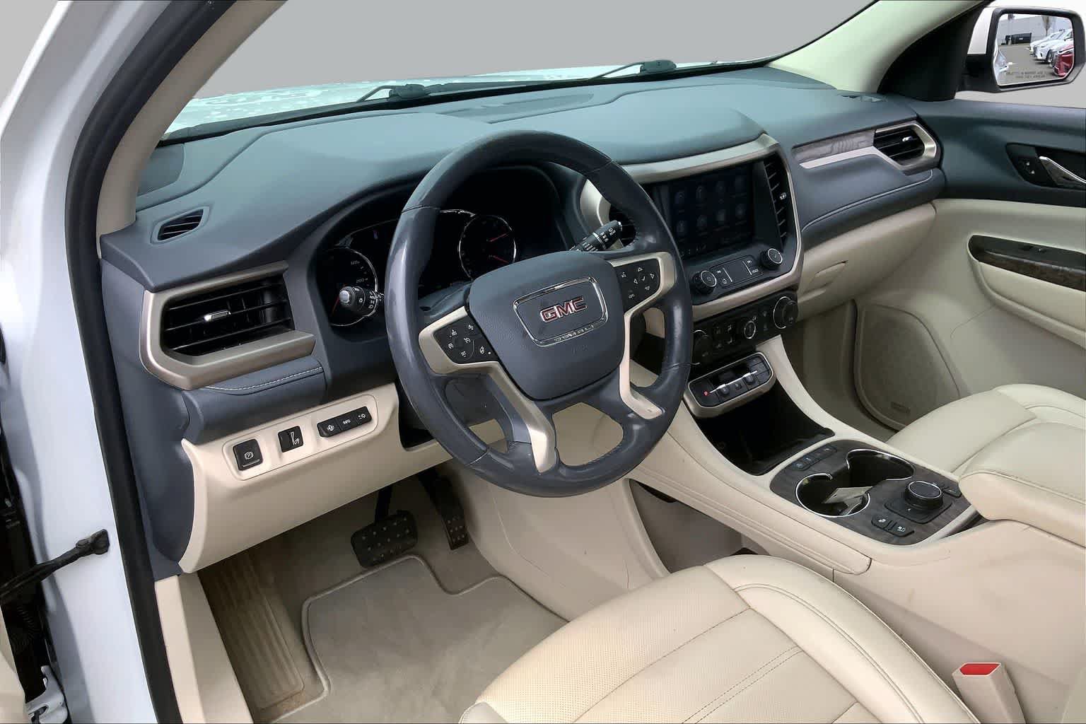 Used 2021 GMC Acadia Denali w/ Denali Ultimate Package AWD/4WD image 18