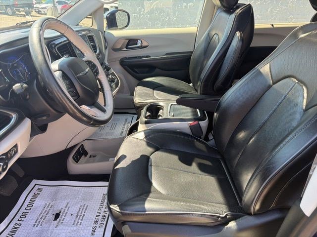 Used 2019 Chrysler Pacifica Limited w/ Tire & Wheel Group FWD image 10