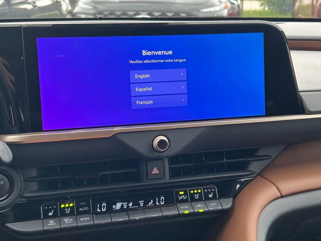 Used 2025 Toyota Crown Signia AWD/4WD image 19