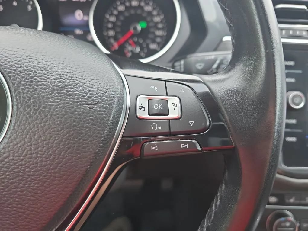 Used 2018 Volkswagen Tiguan SEL AWD/4WD image 21