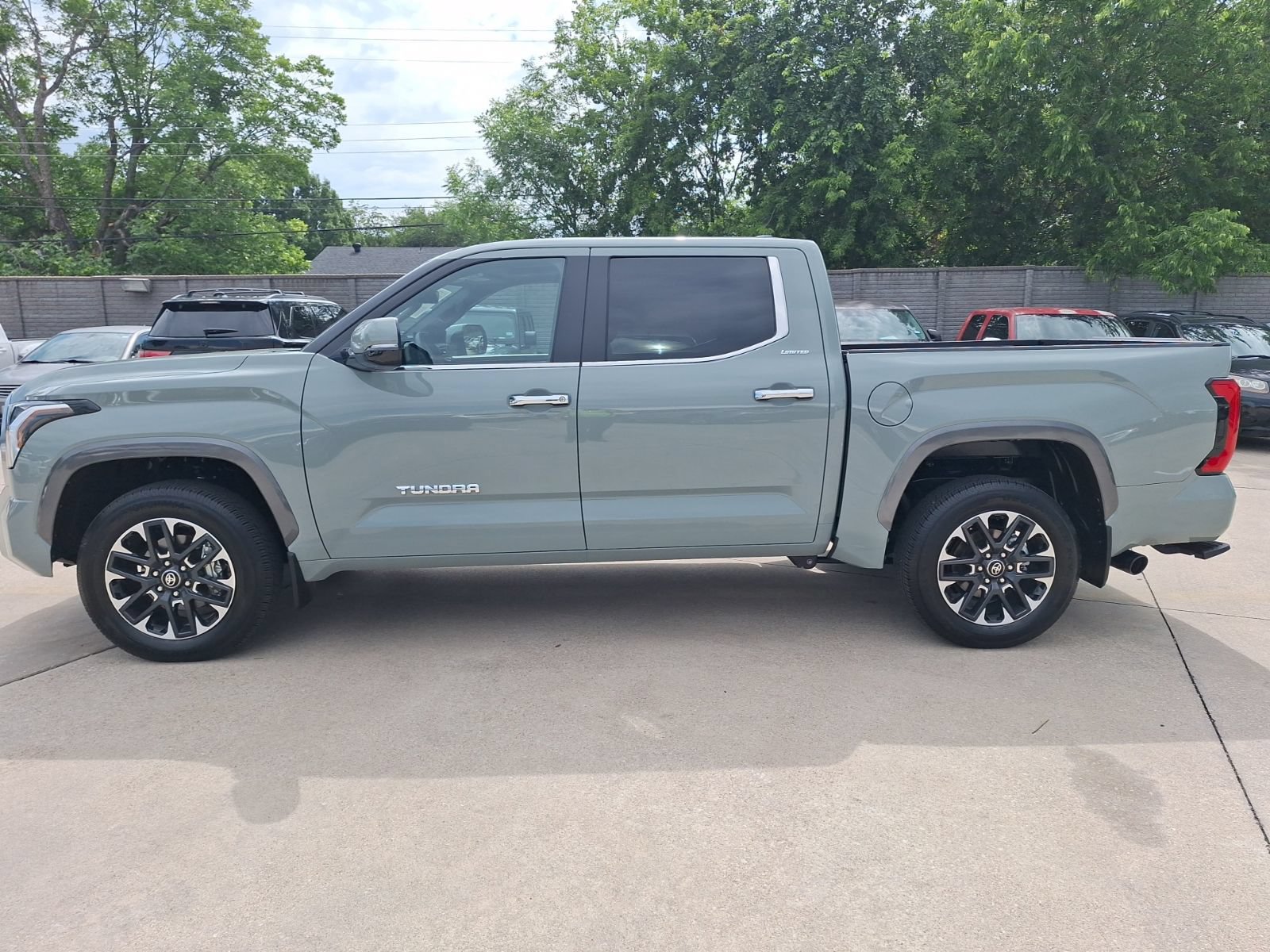 Used 2026 Toyota Tundra Limited AWD/4WD image 3