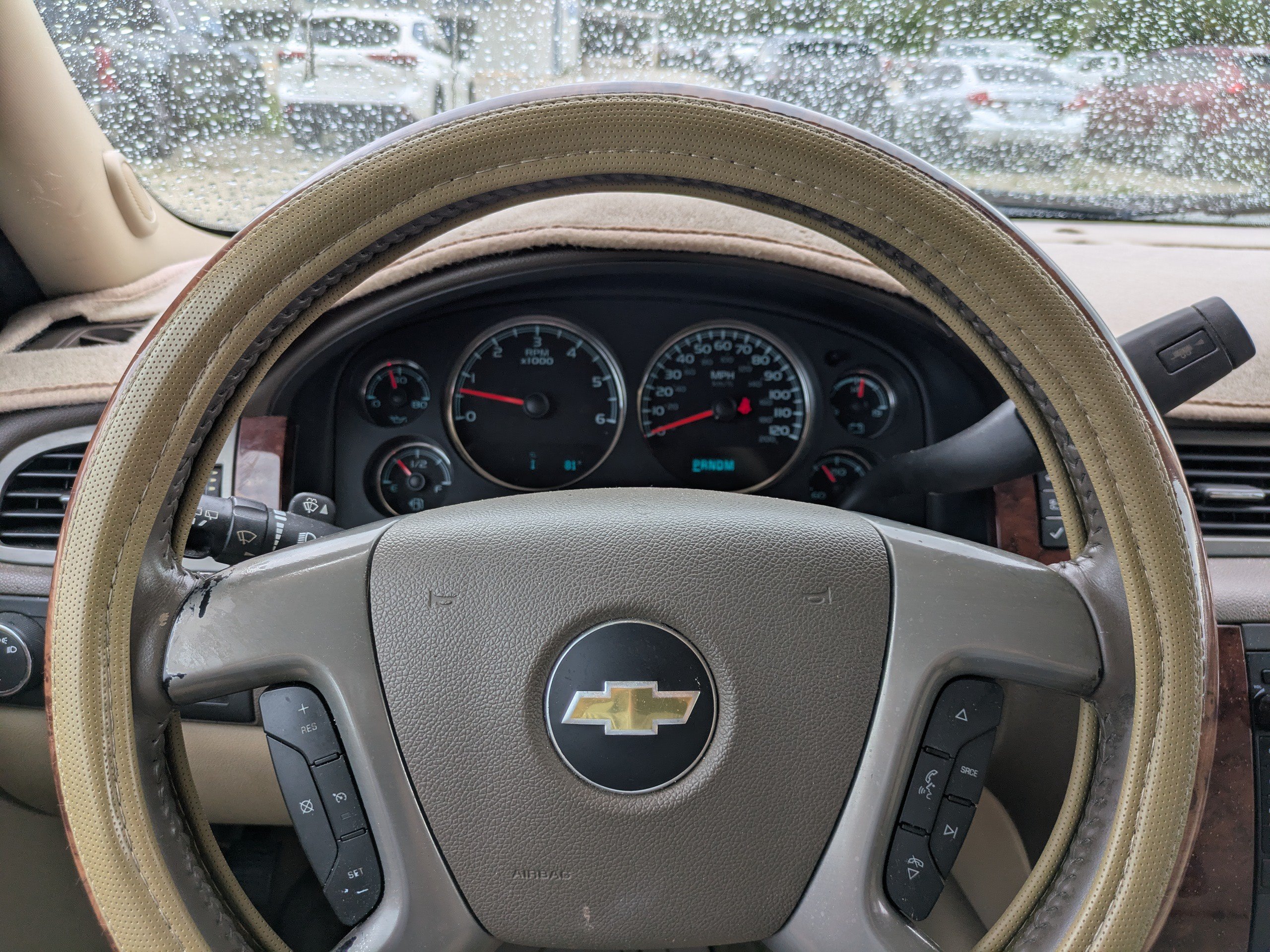 Used 2014 Chevrolet Suburban LT RWD image 26