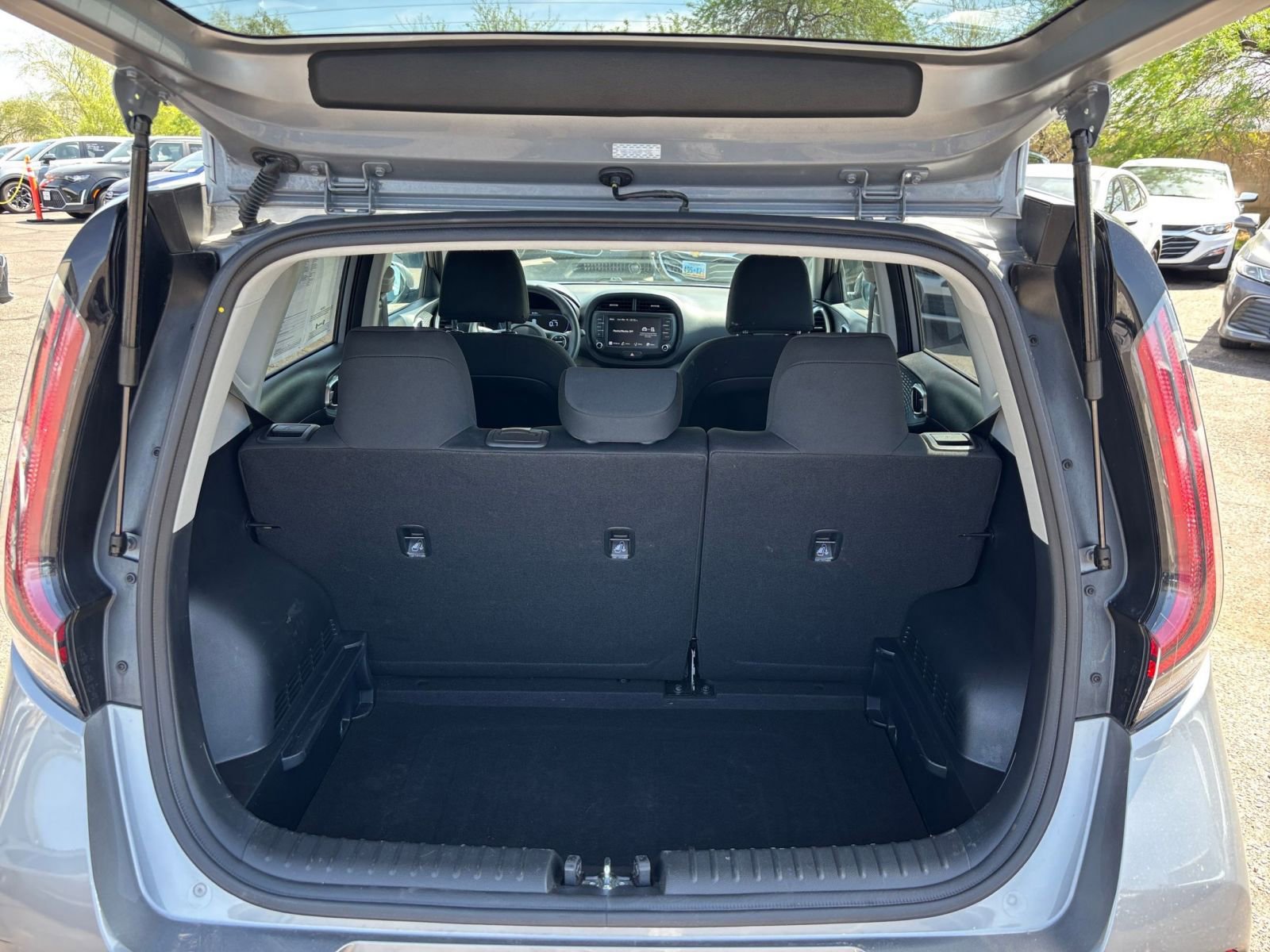 Used 2025 Kia Soul LX w/ LX Technology Package FWD image 29