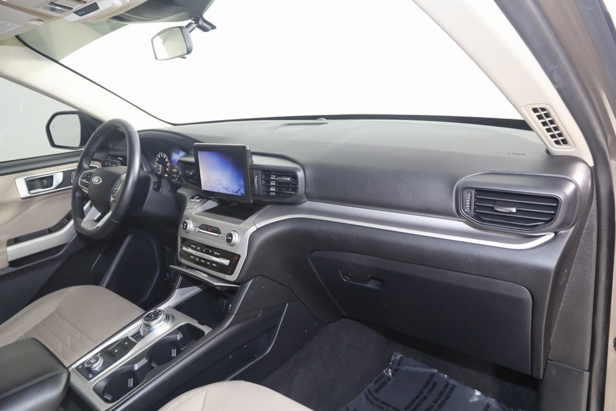 Used 2021 Ford Explorer XLT AWD/4WD image 40
