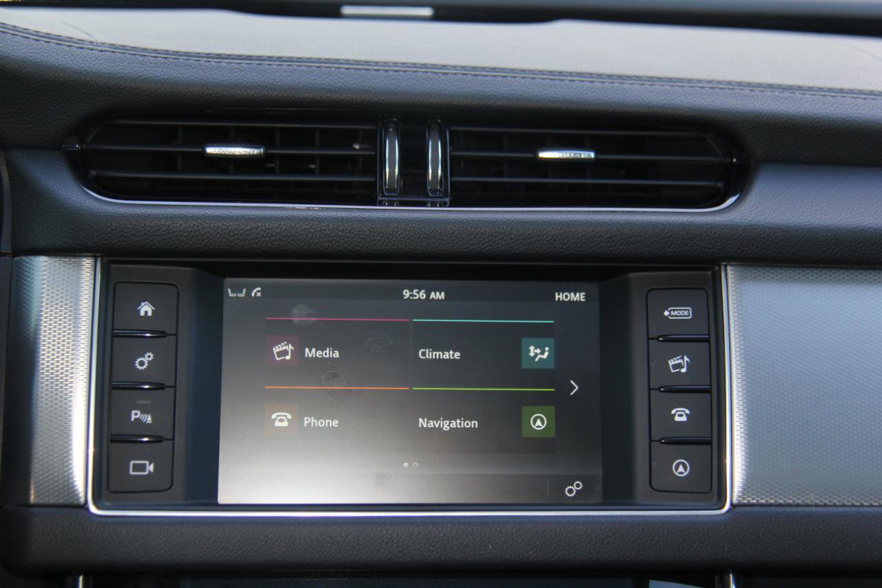 Used 2016 Jaguar XF Prestige RWD image 16