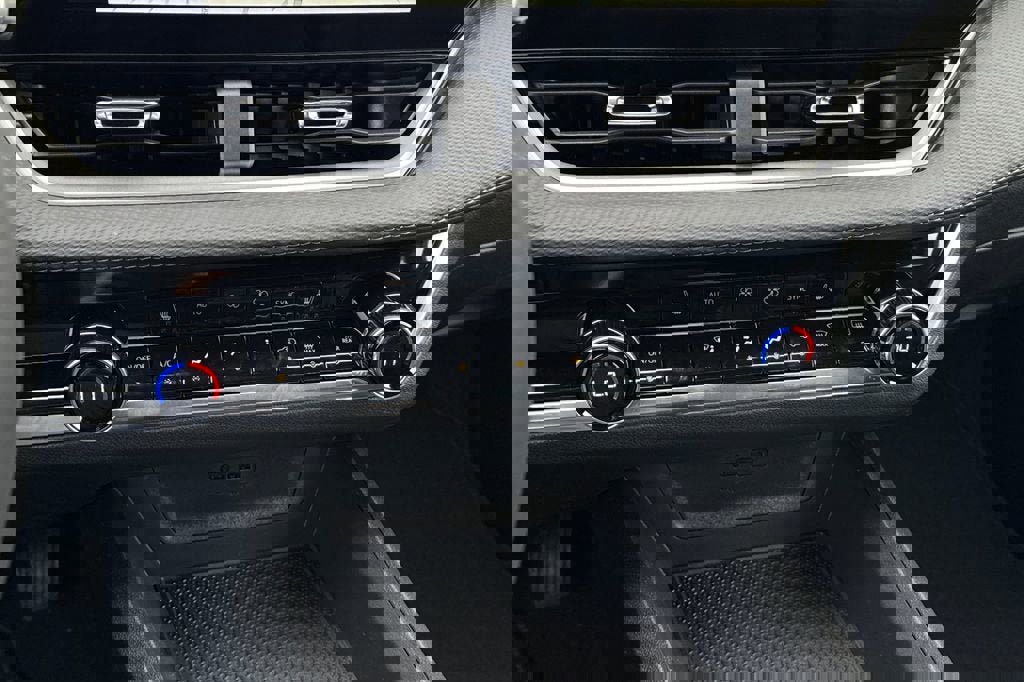 New 2026 Chevrolet Equinox LT w/ Convenience Package II image 21