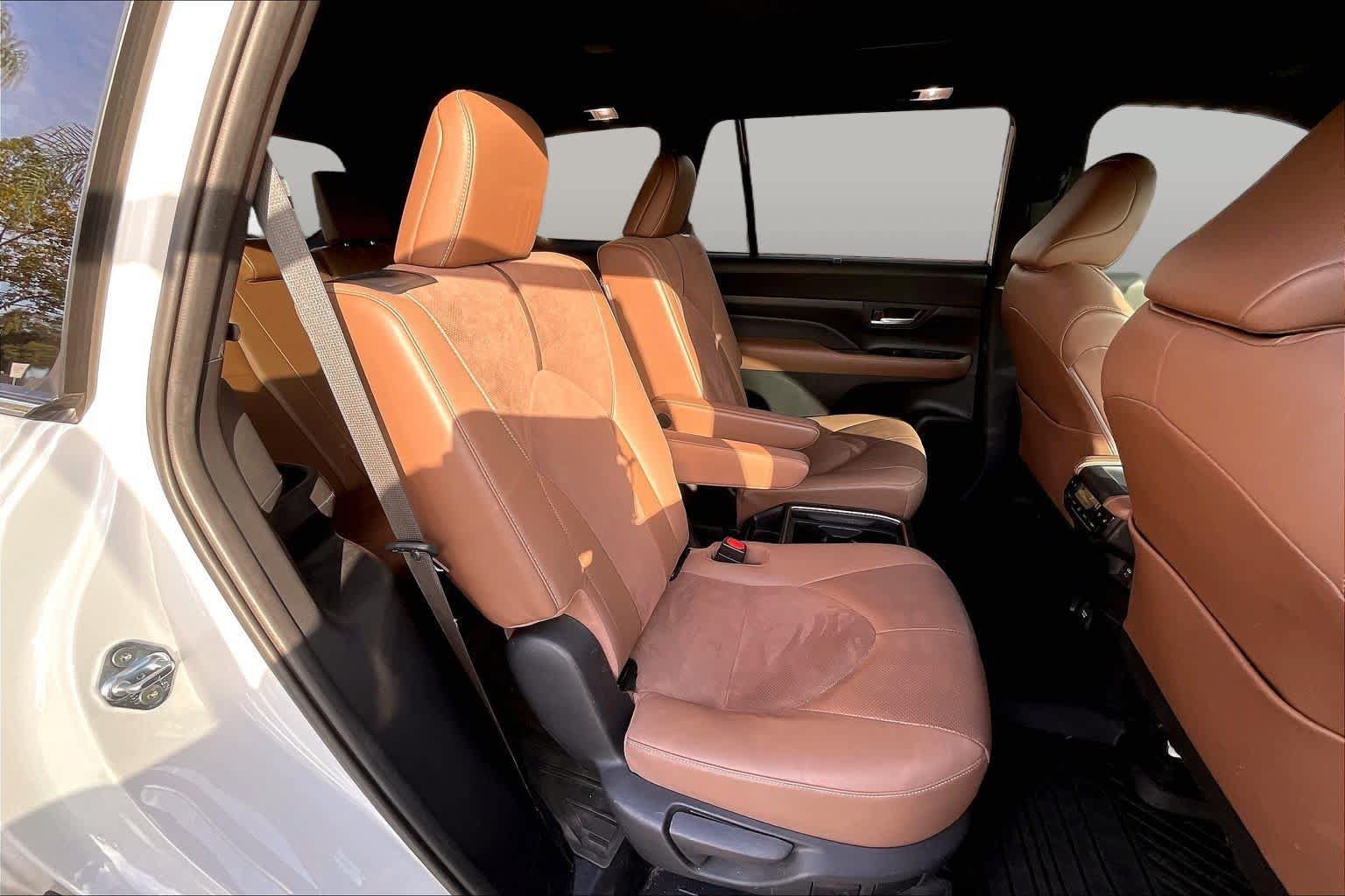 Used 2024 Toyota Grand Highlander AWD Hybrid image 19