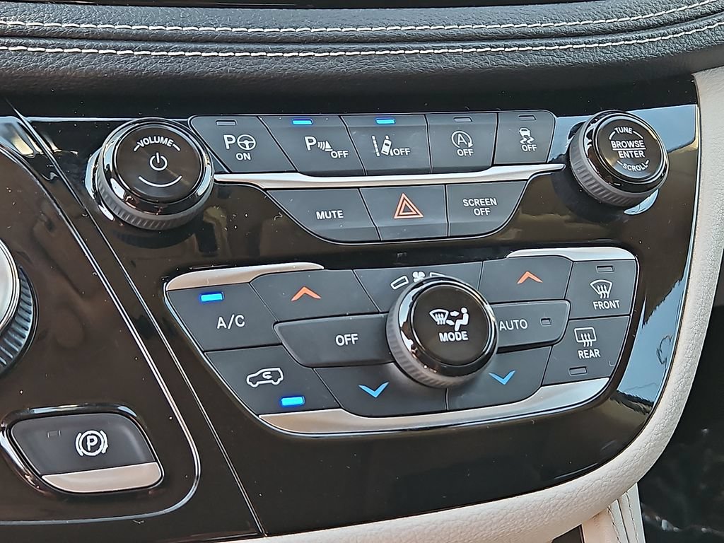 Used 2022 Chrysler Pacifica Limited FWD image 18