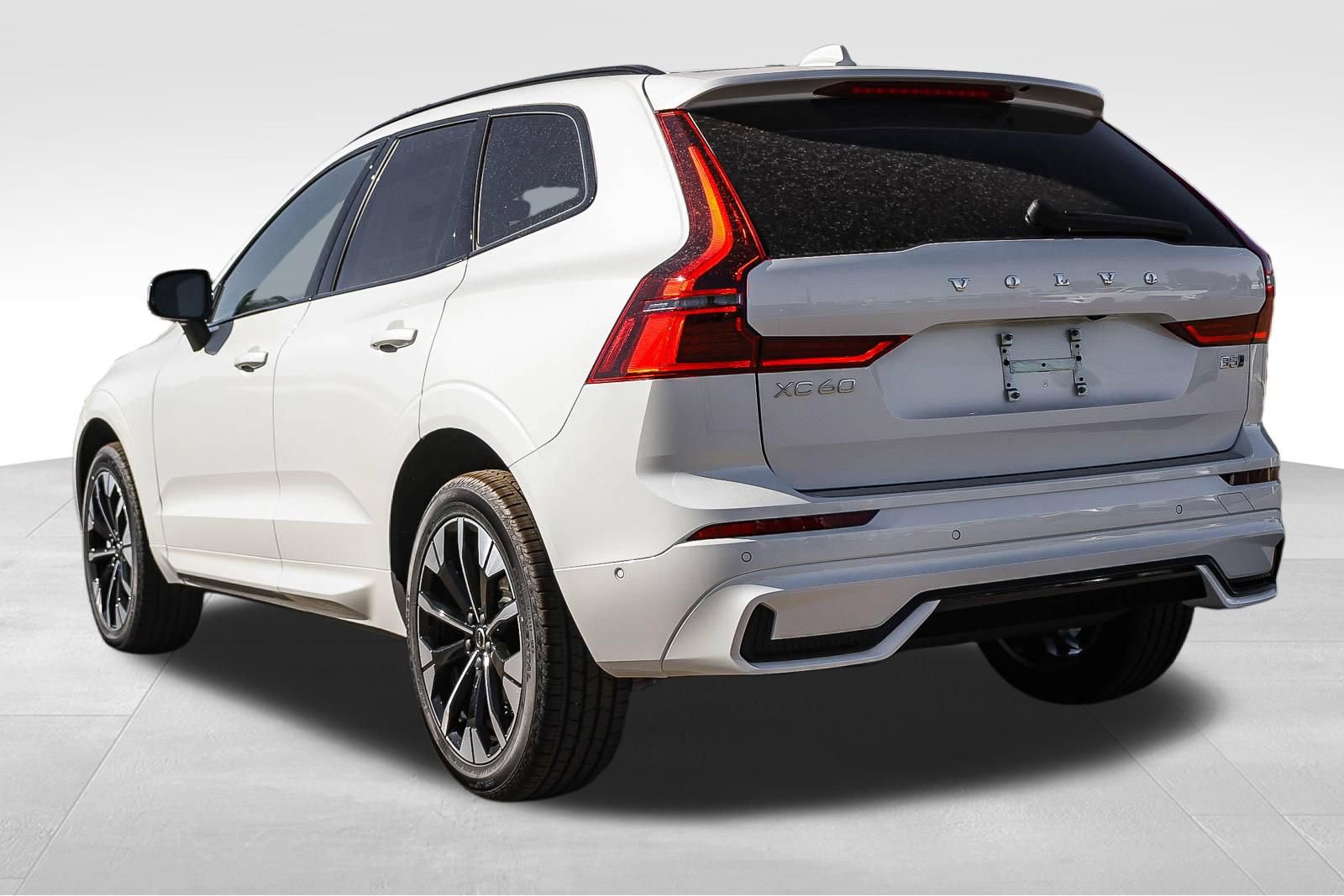 New 2026 Volvo XC60 B5 Plus w/ Climate Package AWD/4WD image 7