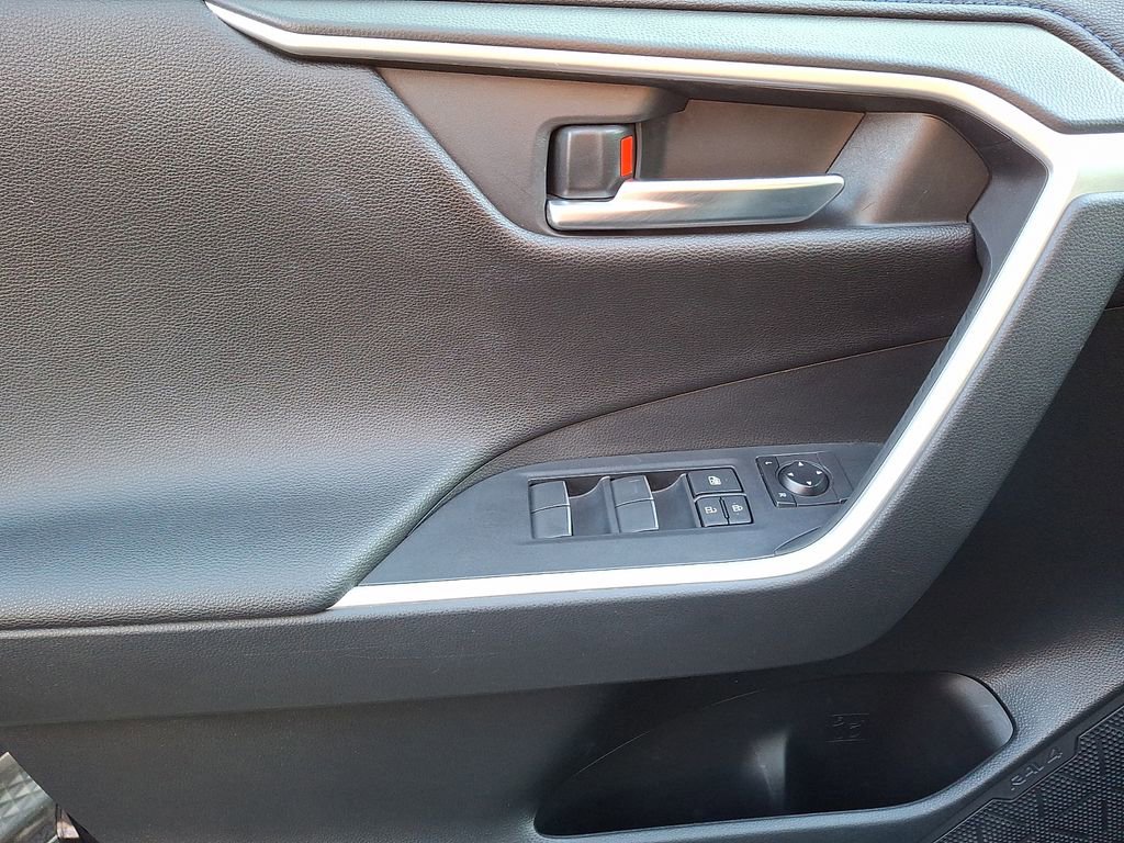 Used 2020 Toyota RAV4 XSE image 8