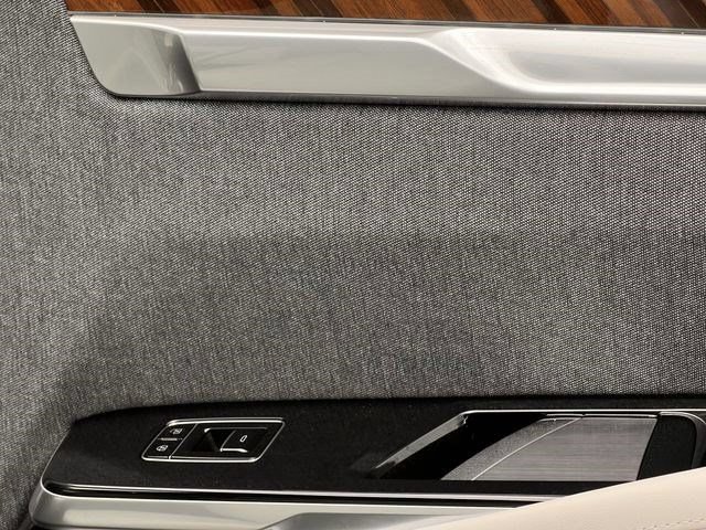 New 2026 Cadillac Escalade Platinum Luxury w/ LPO, Radiant Package AWD/4WD image 25