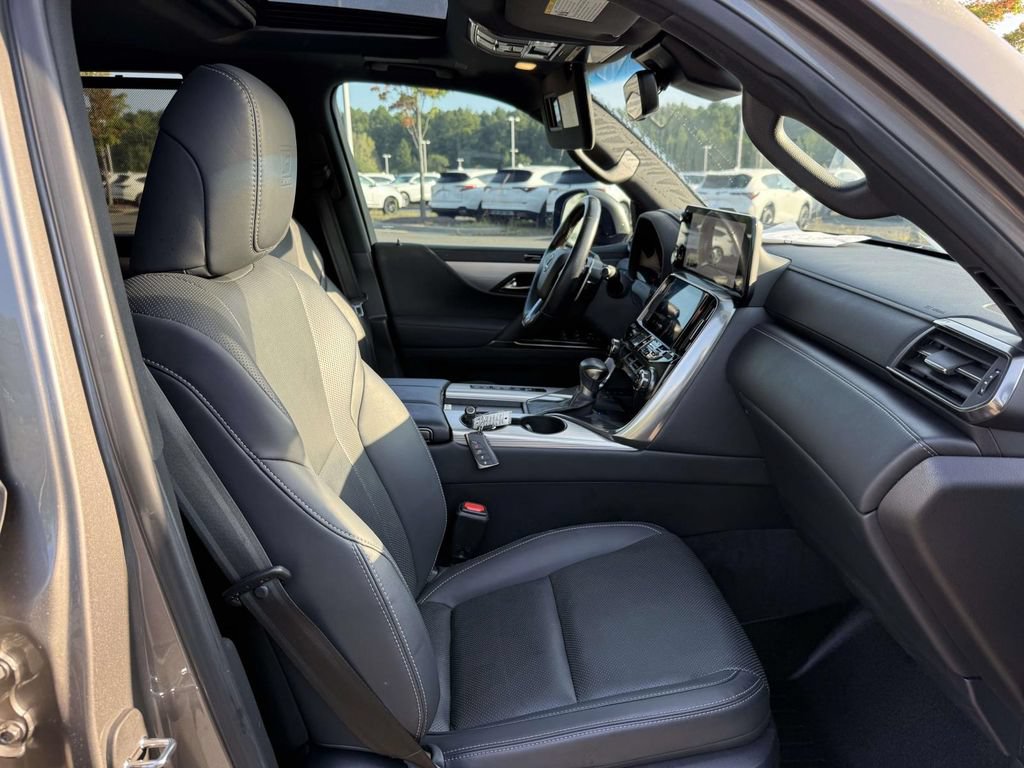 Used 2023 Lexus LX 600 F Sport w/ Accessory Package (Z1) AWD/4WD image 14