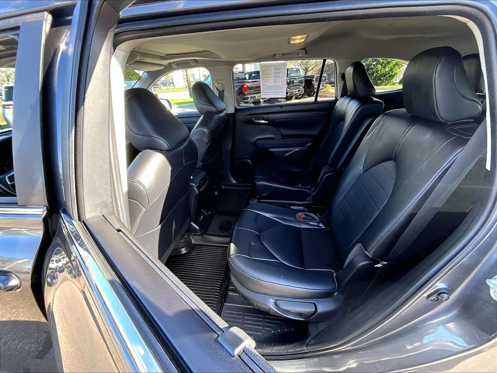 Used 2023 Toyota Highlander XLE AWD/4WD image 15
