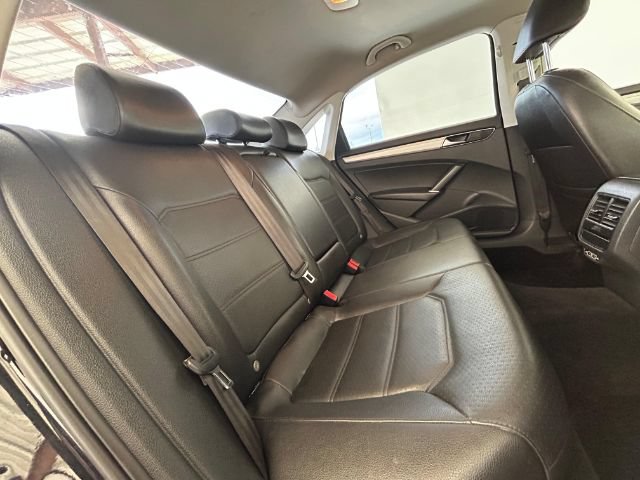 Used 2019 Volkswagen Passat Wolfsburg Edition FWD image 12