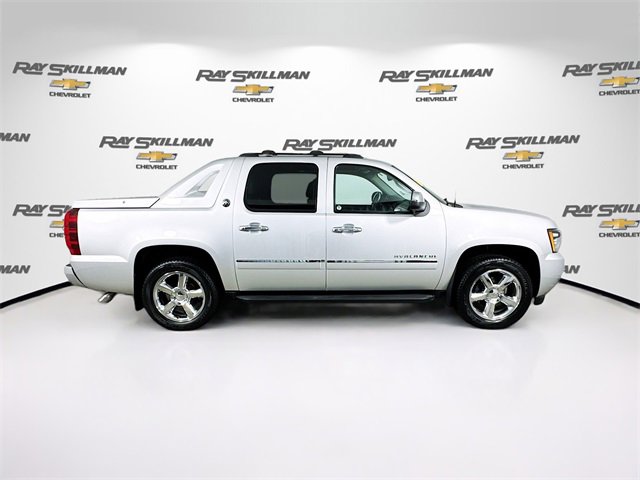 Used 2013 Chevrolet Avalanche LTZ image 8