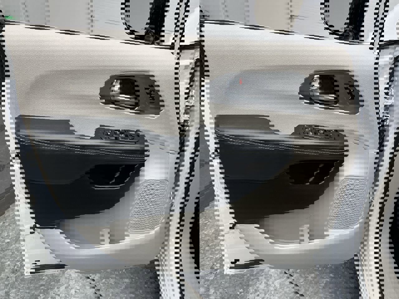 Used 2024 Chrysler Pacifica Touring-L image 6