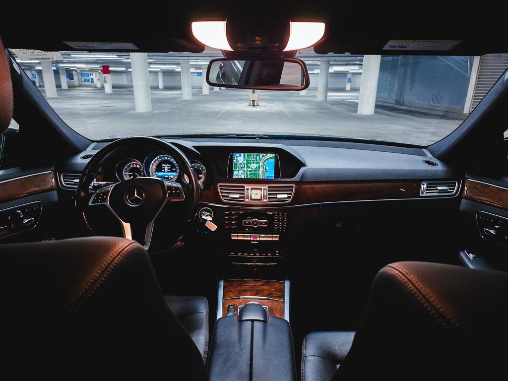 Used 2014 Mercedes-Benz E 350 4MATIC Sedan image 3