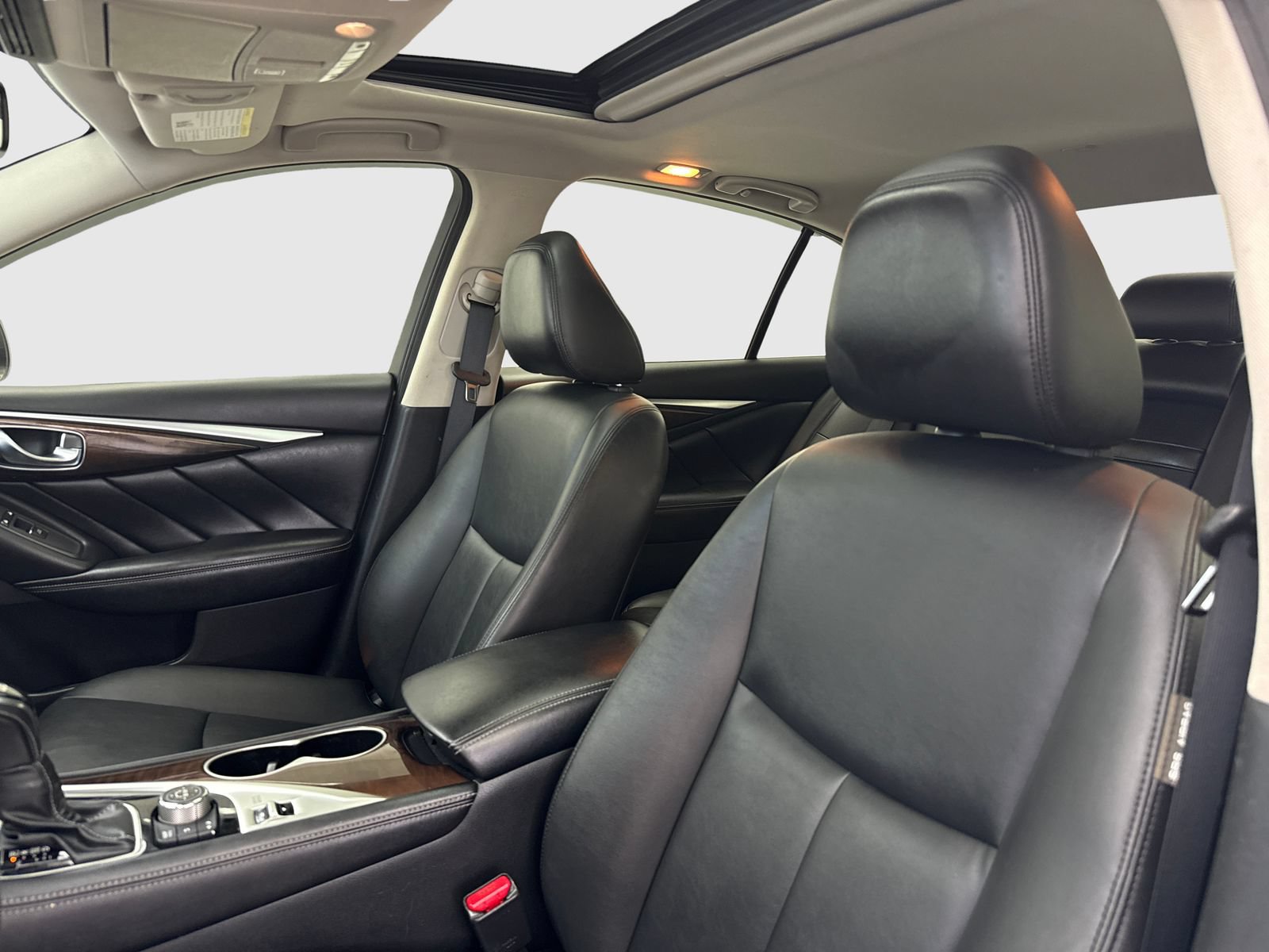 Used 2018 INFINITI Q50 Luxe w/ Essential Package (3.0T Luxe) AWD/4WD image 15