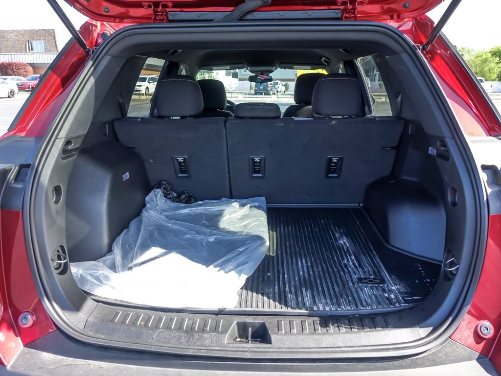 Used 2026 Chevrolet Equinox LT w/ LPO, Floor Liner Package AWD/4WD image 25