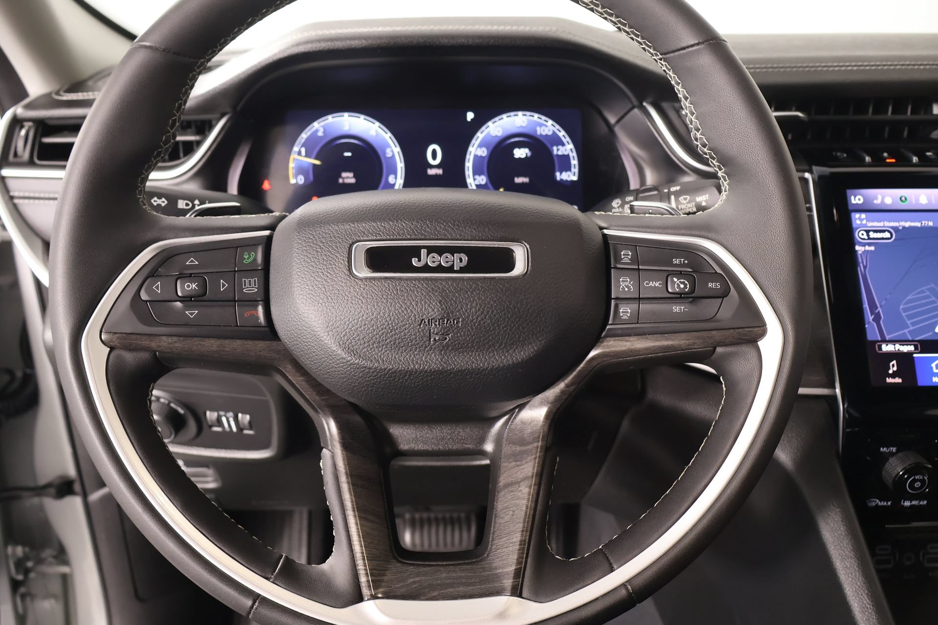 Used 2023 Jeep Grand Cherokee L Limited w/ Luxury Tech Group II RWD image 3